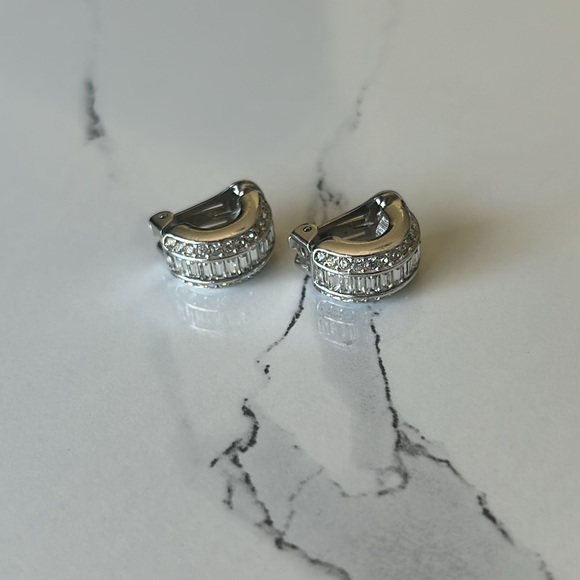 Dior Jewelry - 🌿1980s Vintage Christian Dior Demi-Hoop Clip-On Earrings